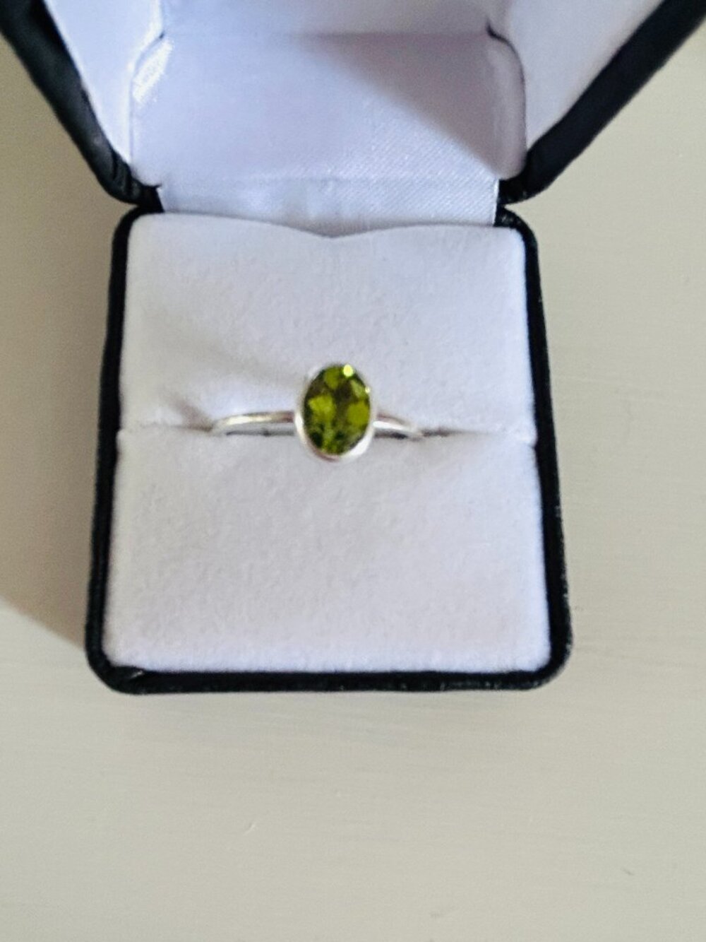 925 Sterling Silver Peridot Ring Size 9